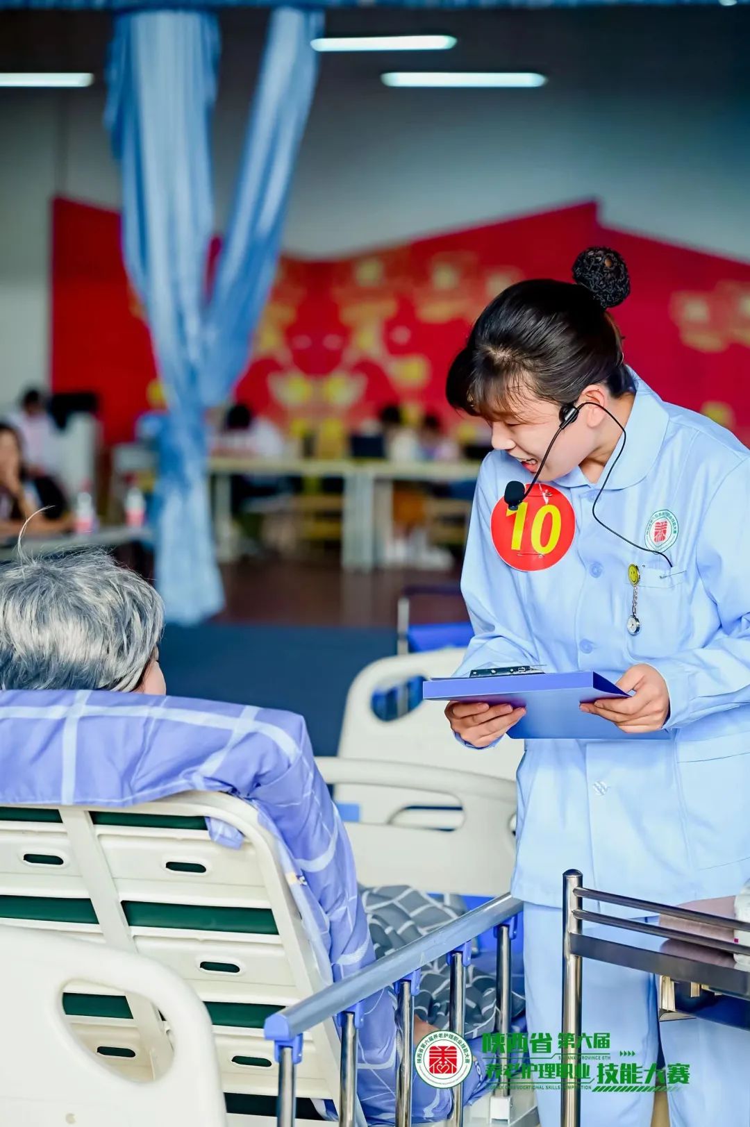 頤悅養(yǎng)老公司的李露露，你是好樣的！