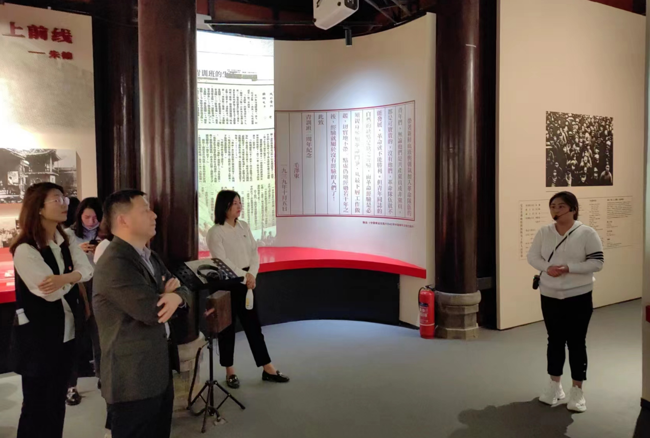 “重溫紅色歲月，弘揚革命精神” ——人力資源中心支部暨投資管理部黨支部主題聯(lián)合黨日活動